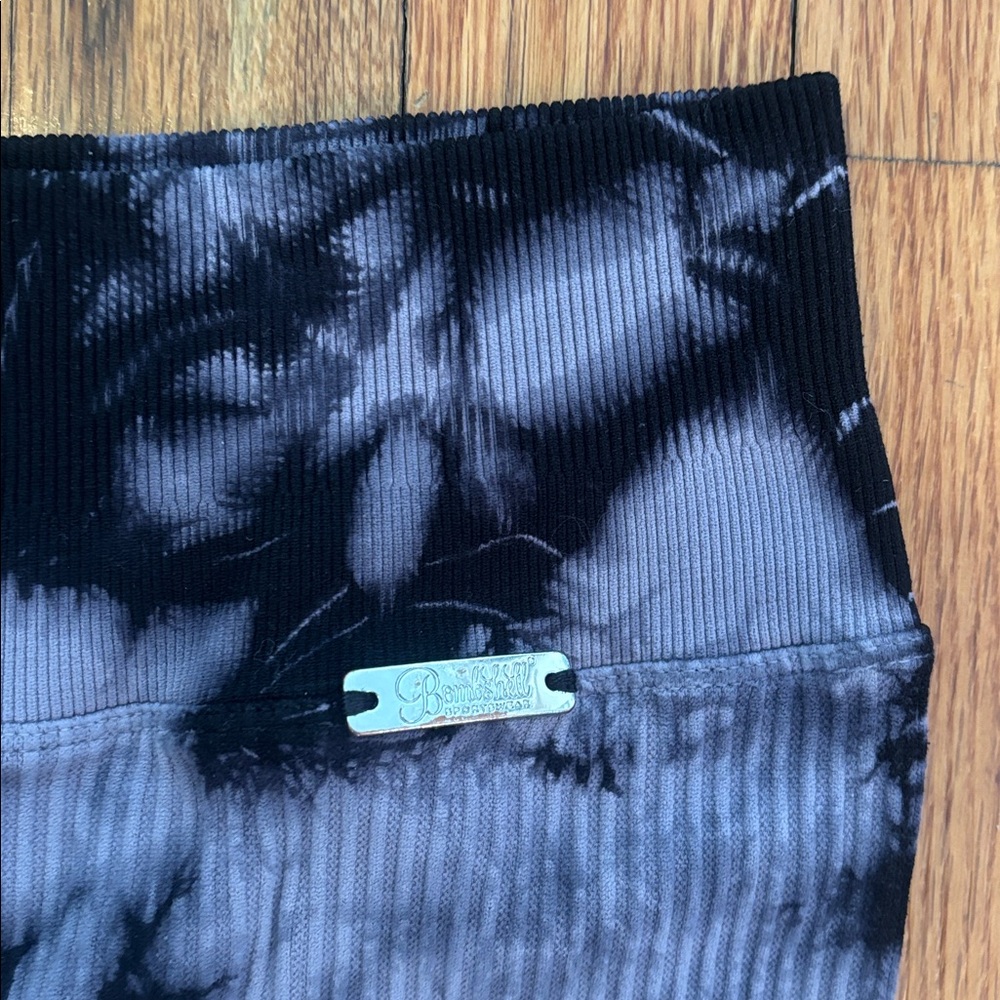 Bombshell Sportswear Black & Gray Ribbed Tie-Dye Leggings - Picture 3 of 6